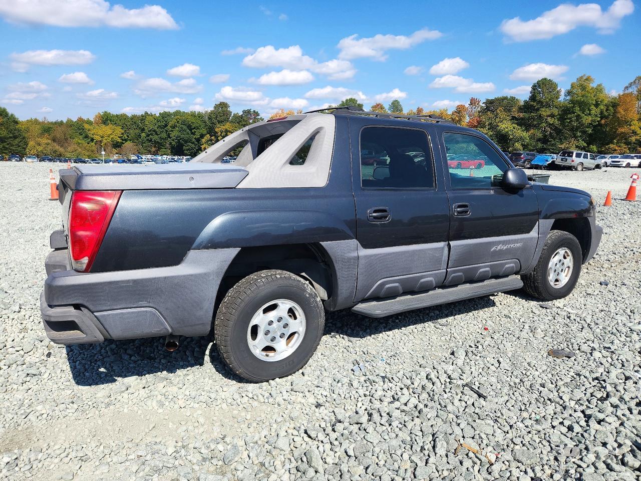 2003 Chevrolet Avalanche C1500 - Image 3