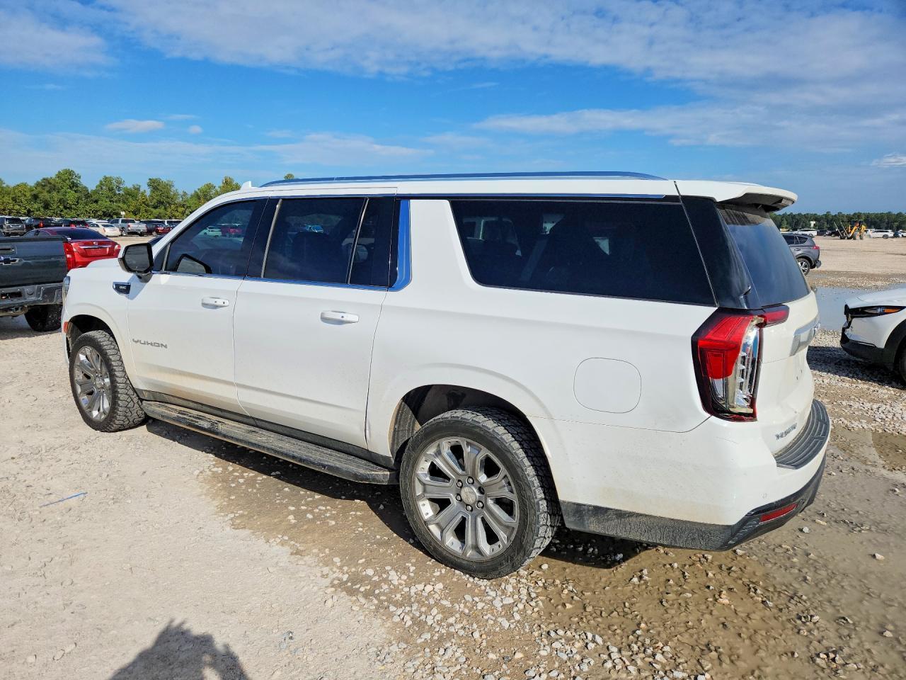 2022 GMC Yukon Xl K1500 Sle - Image 2
