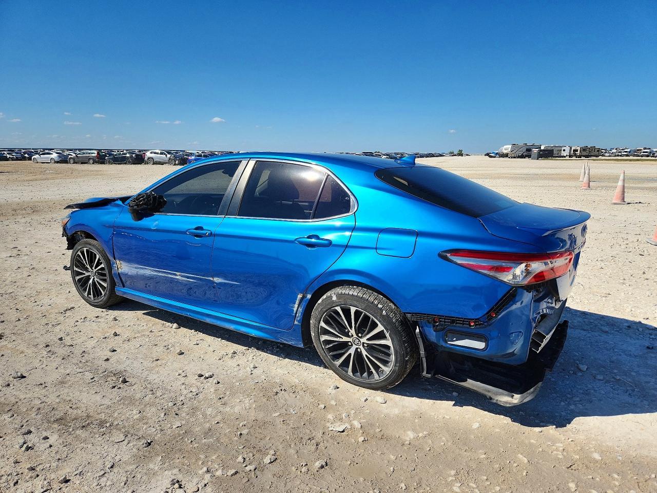 2019 Toyota Camry Se - Фото 2