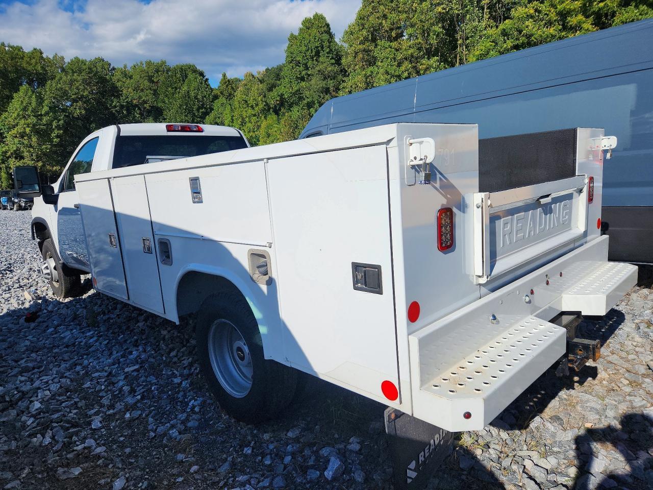 2023 Chevrolet Silverado C3500 - Фото 2