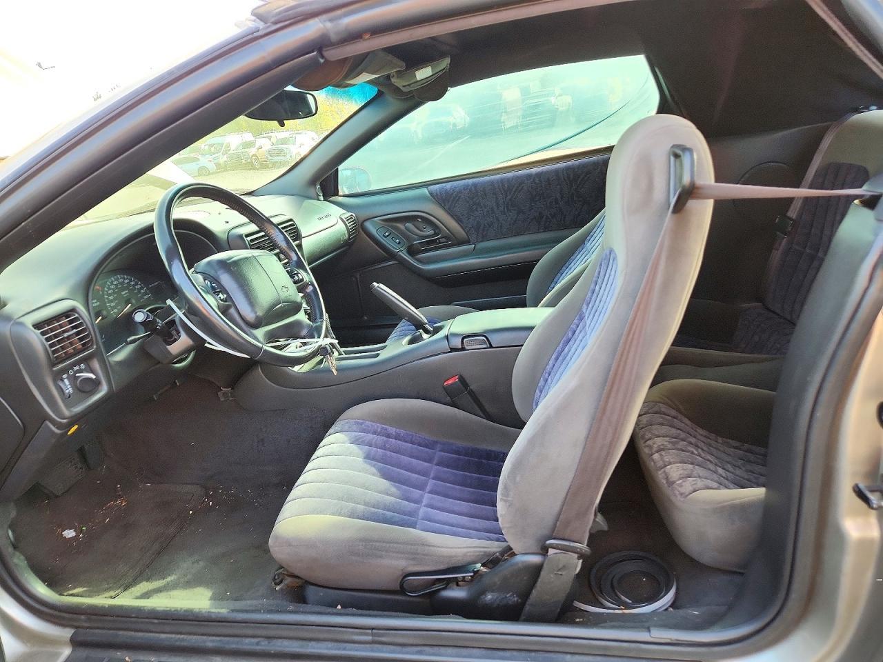 2001 Chevrolet Camaro - Image 7