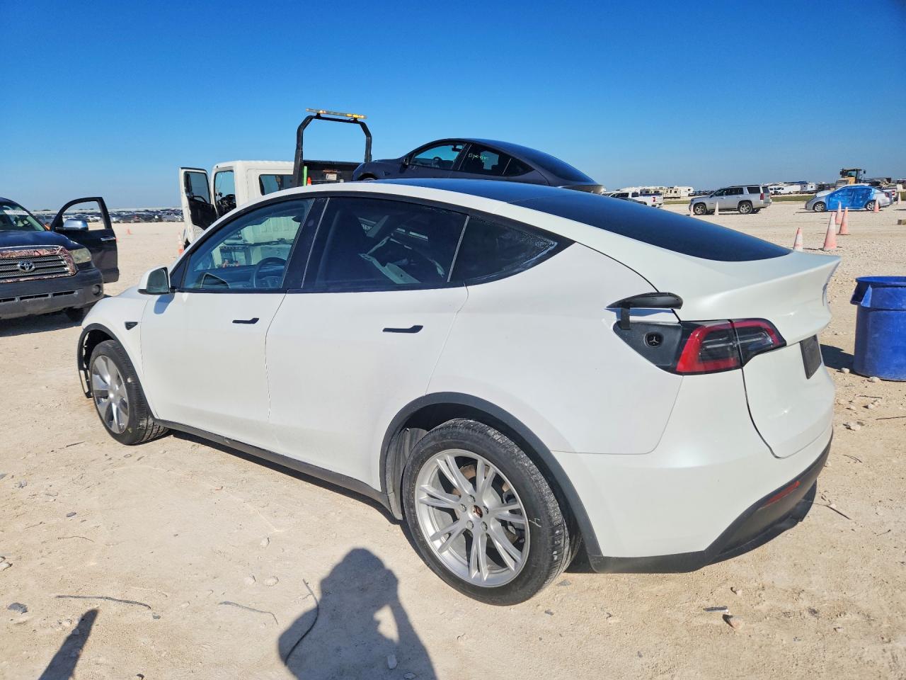 2023 Tesla Model Y - Image 2