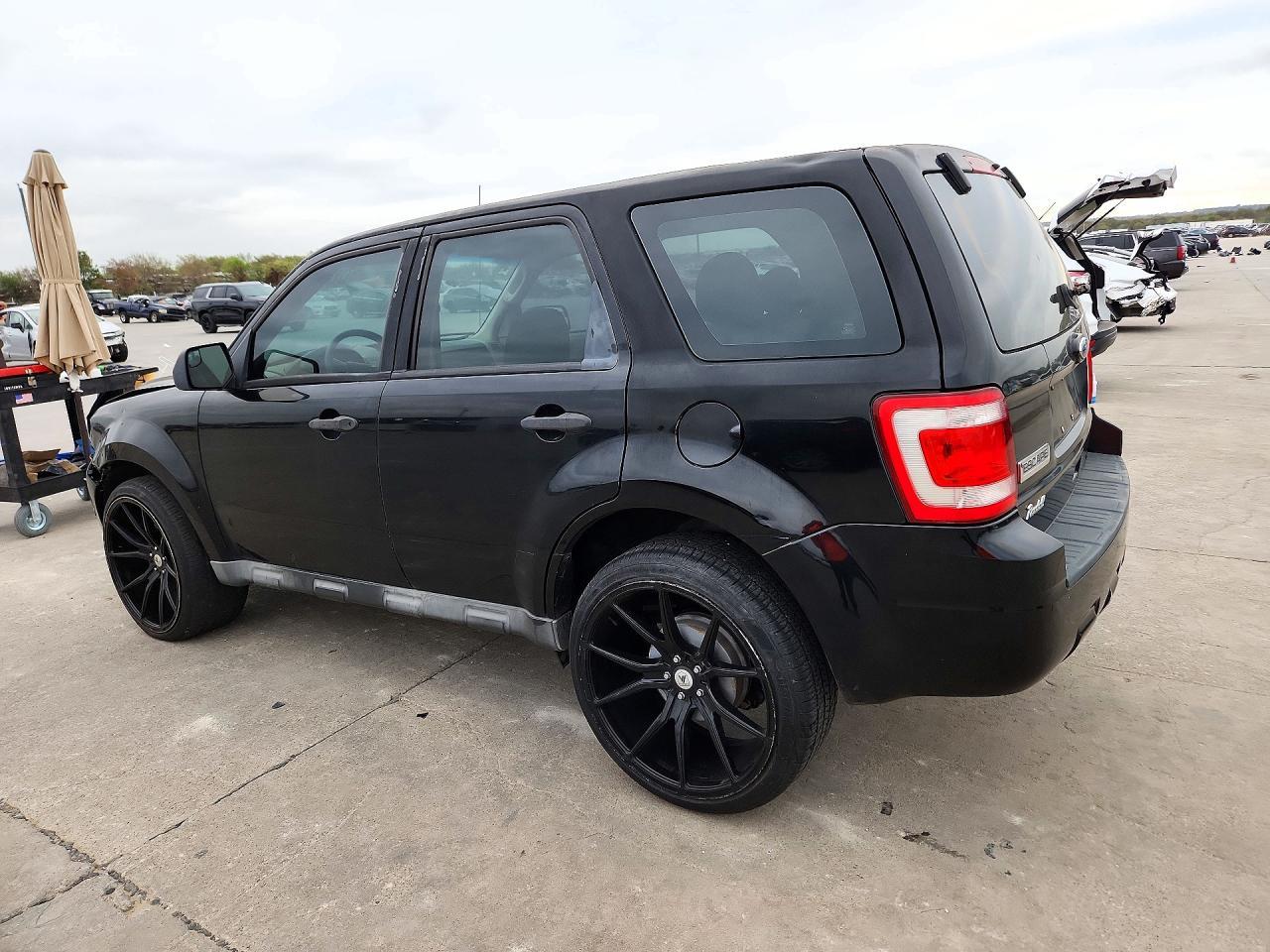 2010 Ford Escape Xls - Фото 2