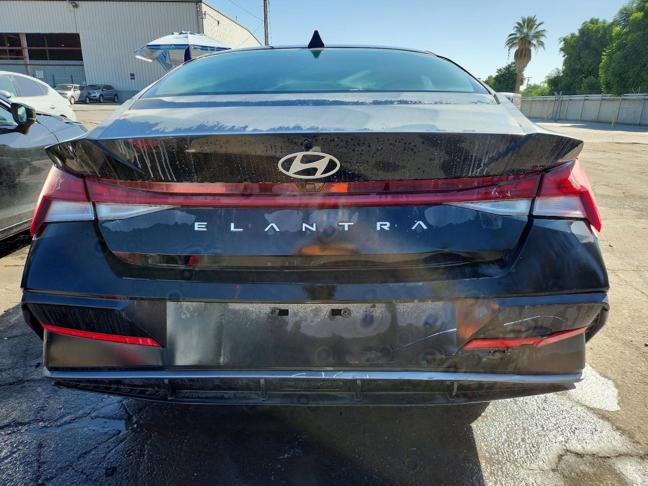 2025 Hyundai Elantra Sel - Image 6