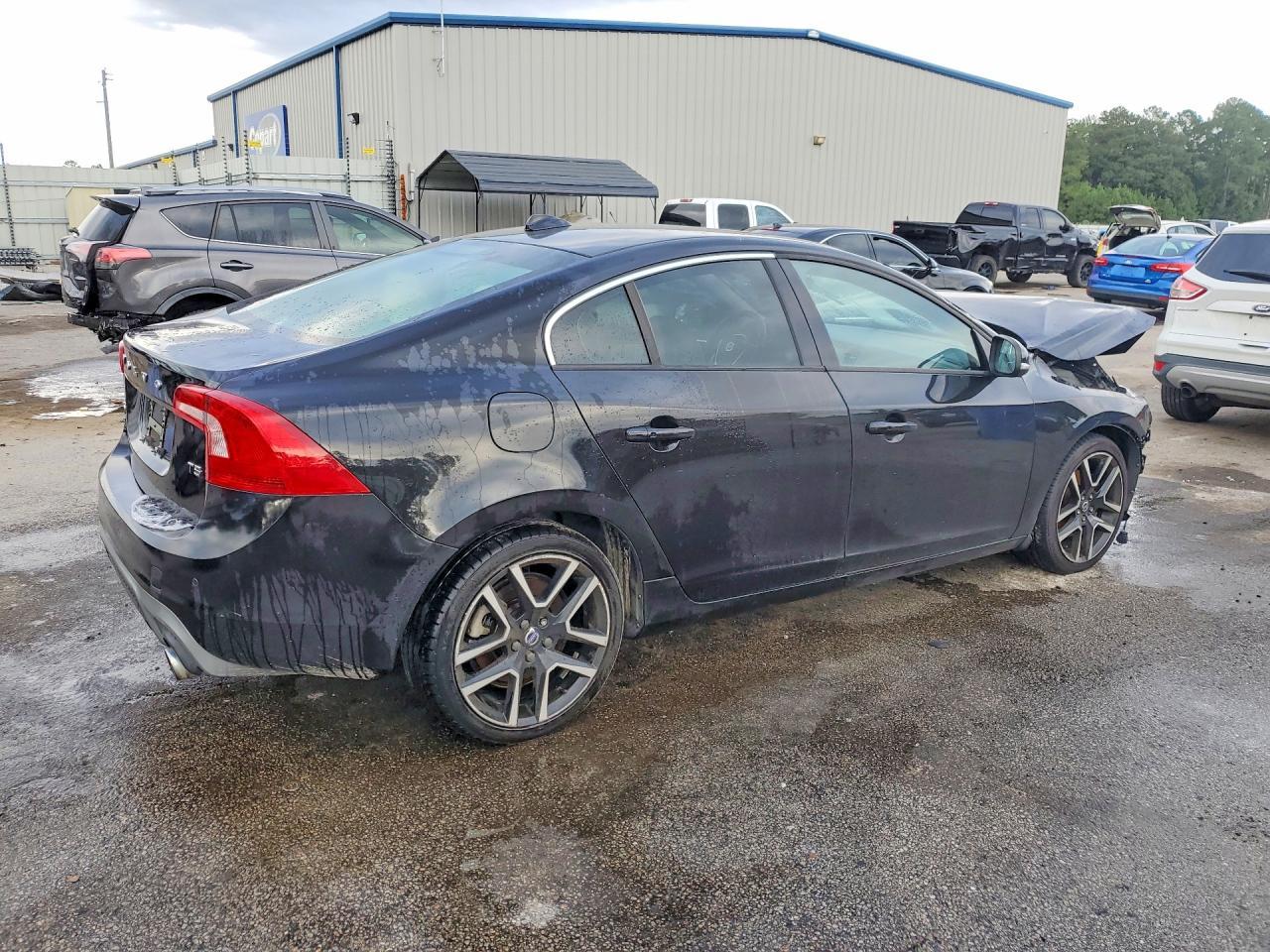 2017 Volvo S60 - Фото 3