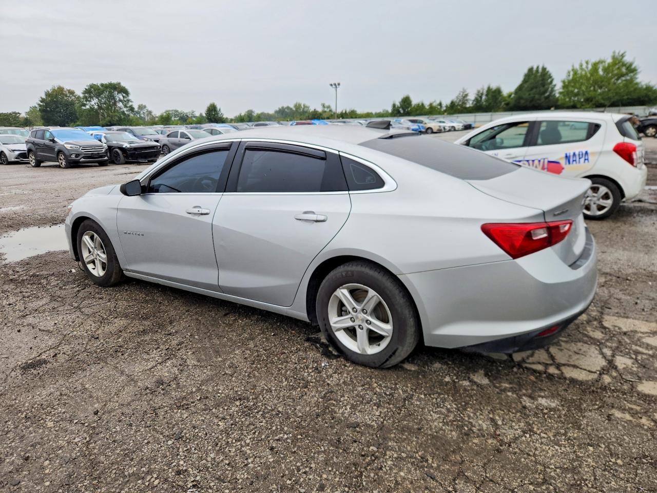 2020 Chevrolet Malibu Ls - Фото 2
