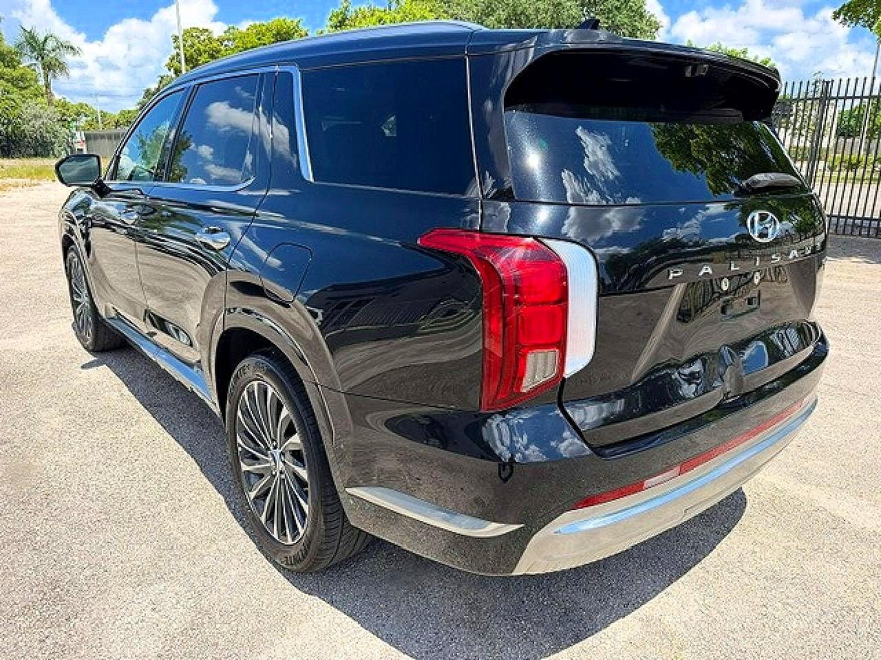 2023 Hyundai Palisade Calligraphy - Image 2