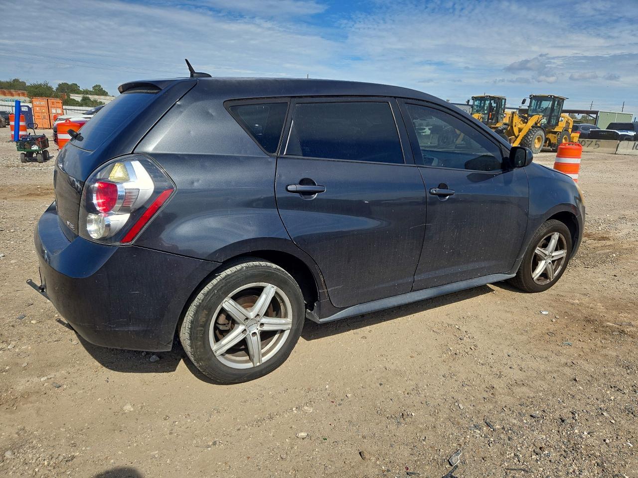 2009 Pontiac Vibe - Image 3
