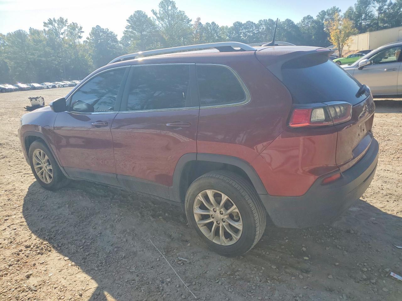 2019 Jeep Cherokee Latitude - Image 2