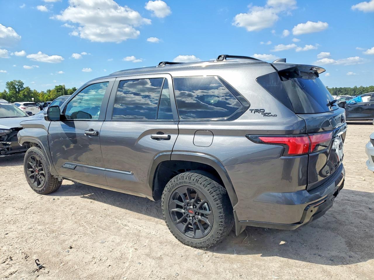 2026 Toyota Sequoia Platinum - Фото 2