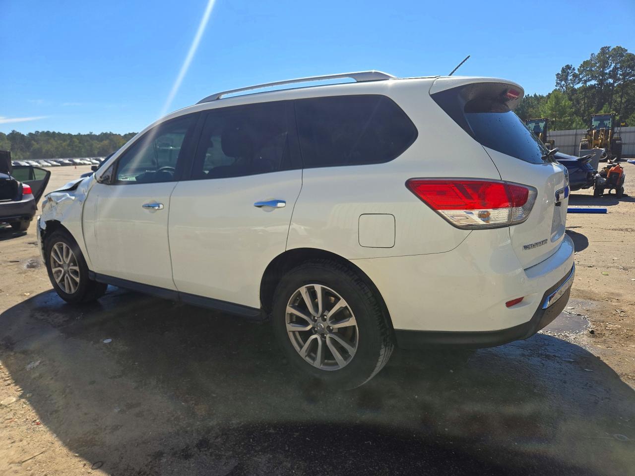 2016 Nissan Pathfinder S - Фото 2