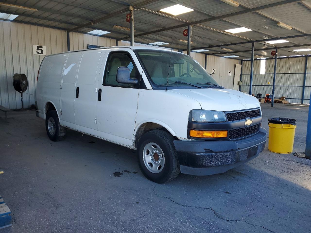 2018 Chevrolet Express G2500 - Фото 4