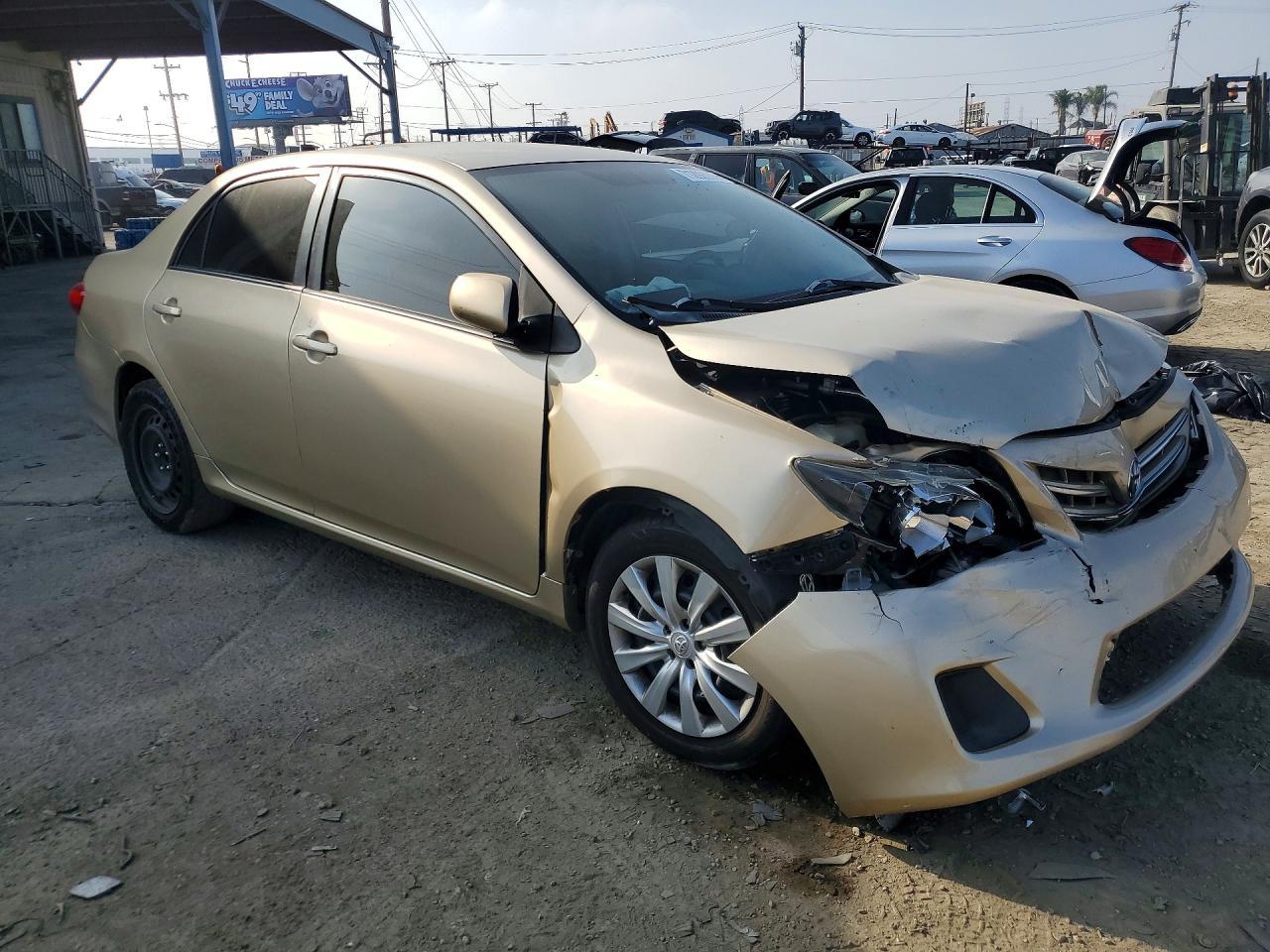 2013 Toyota Corolla Le - Image 4