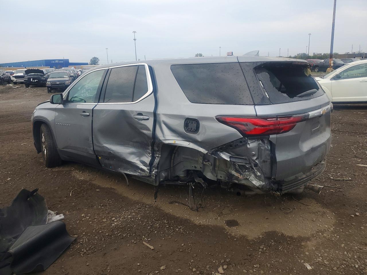 2023 Chevrolet Traverse Ls - Фото 2
