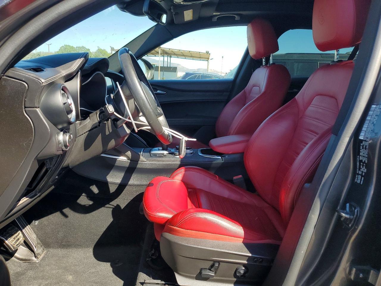 2022 Alfa Romeo Stelvio - Image 7