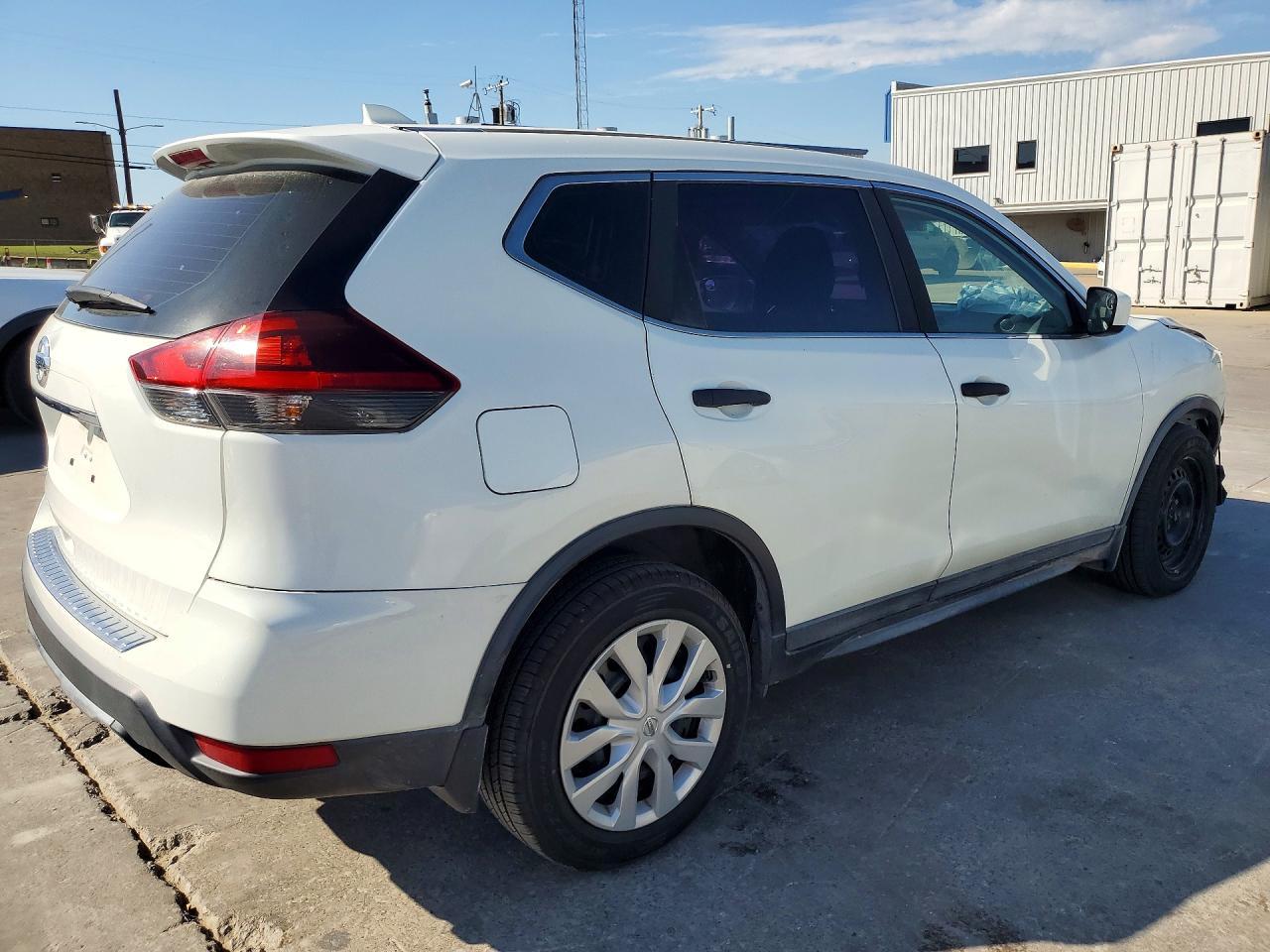 2018 Nissan Rogue S - Image 3