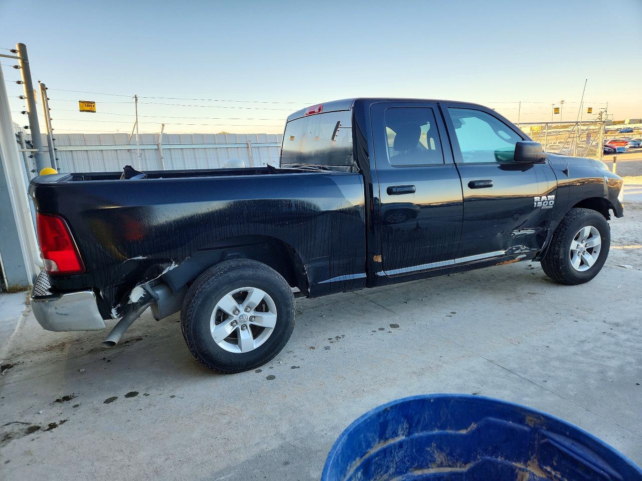 2024 Ram 1500 Classic Slt/Warlock - Фото 3