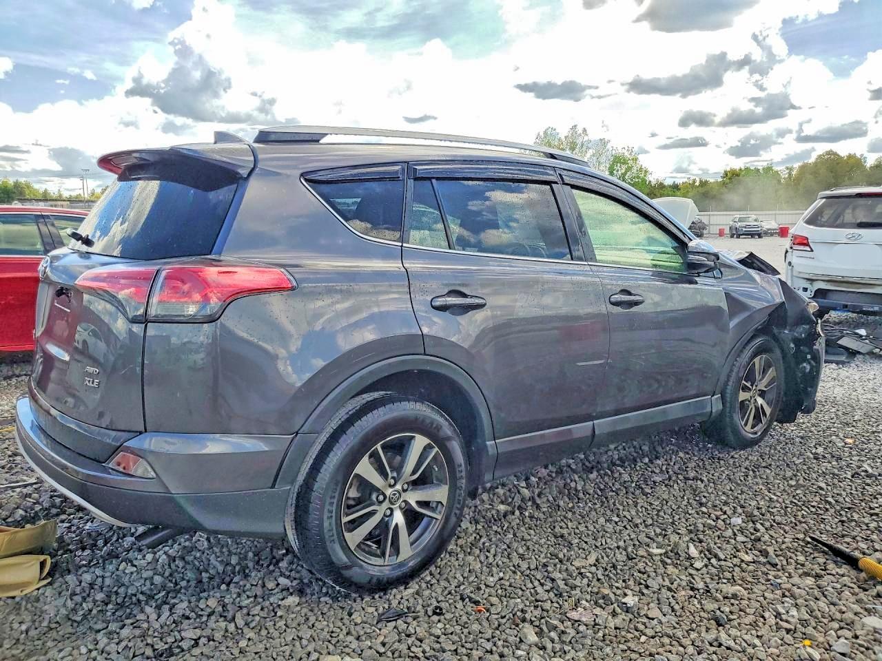 2018 Toyota Rav4 Xle - Image 3