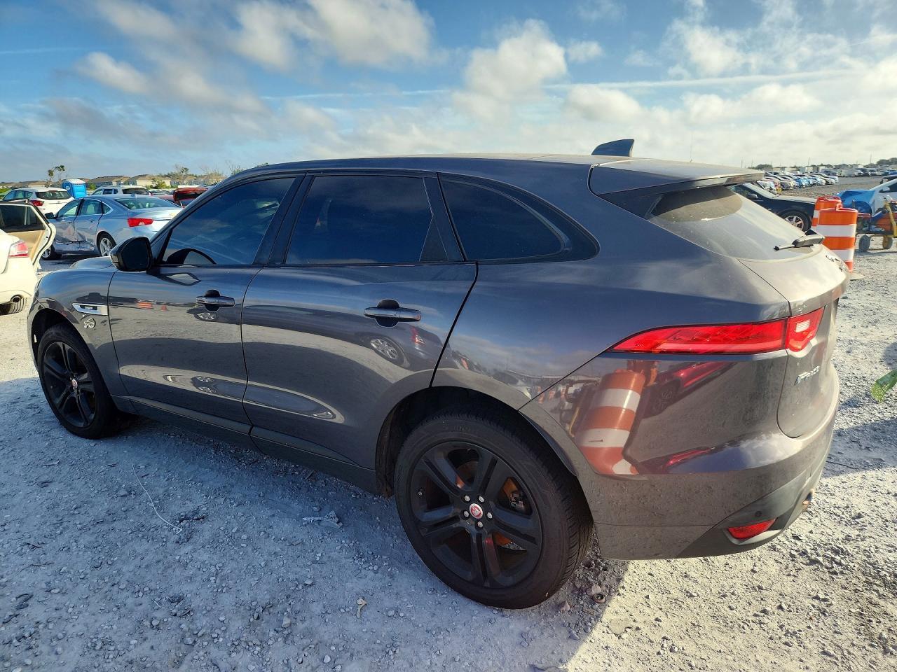 2017 Jaguar F-Pace R - Sport - Фото 2