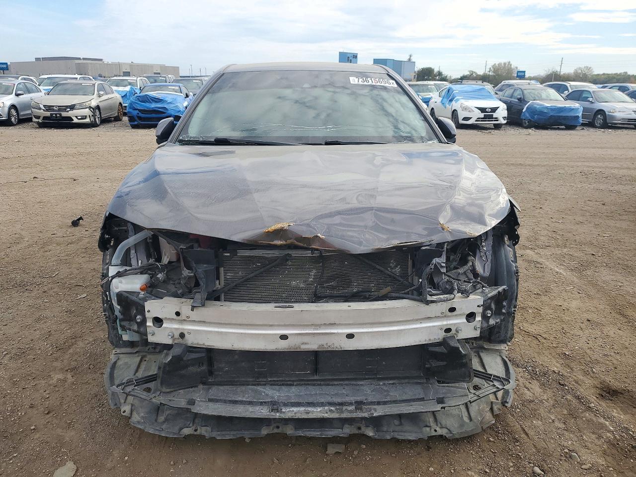 2020 Toyota Camry Le - Фото 5