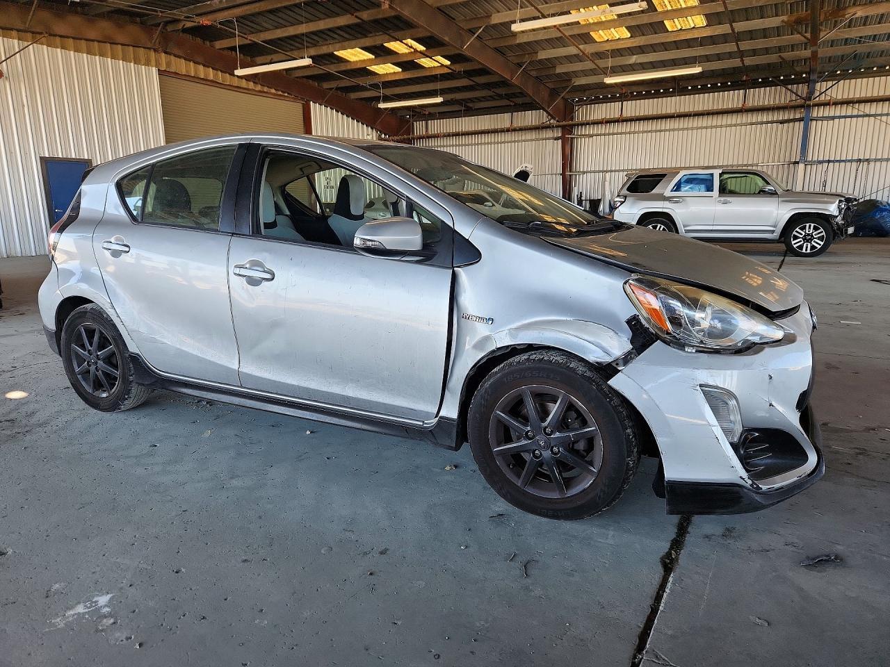 2017 Toyota Prius C One - Фото 4
