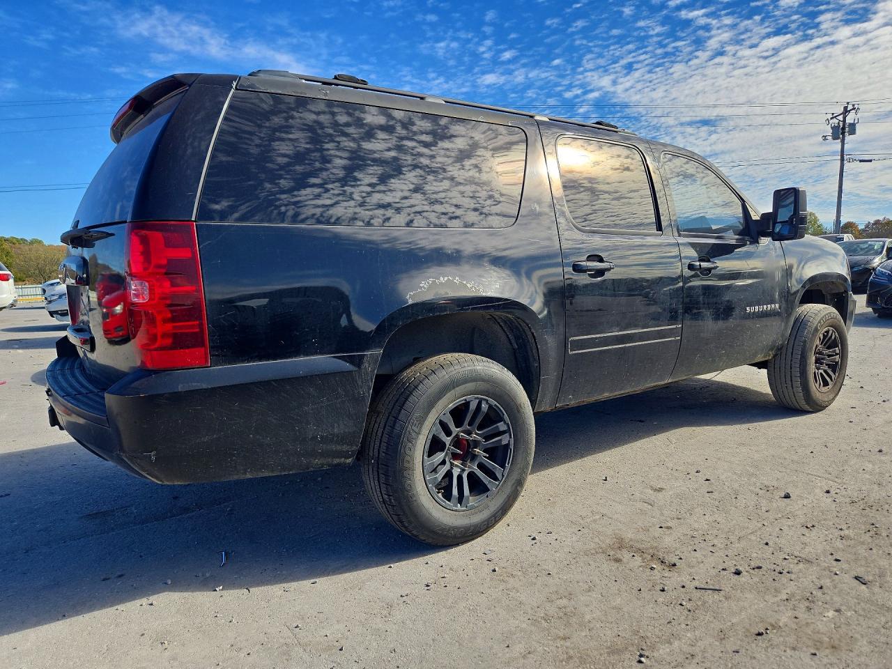 2007 Chevrolet Suburban C1500 - Image 3