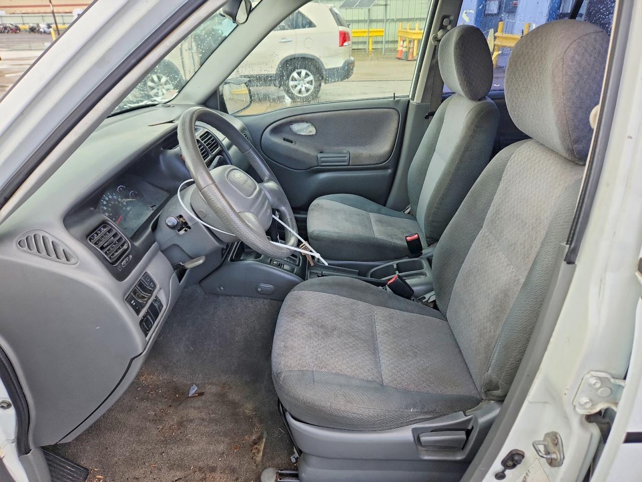 2001 Chevrolet Tracker - Image 7