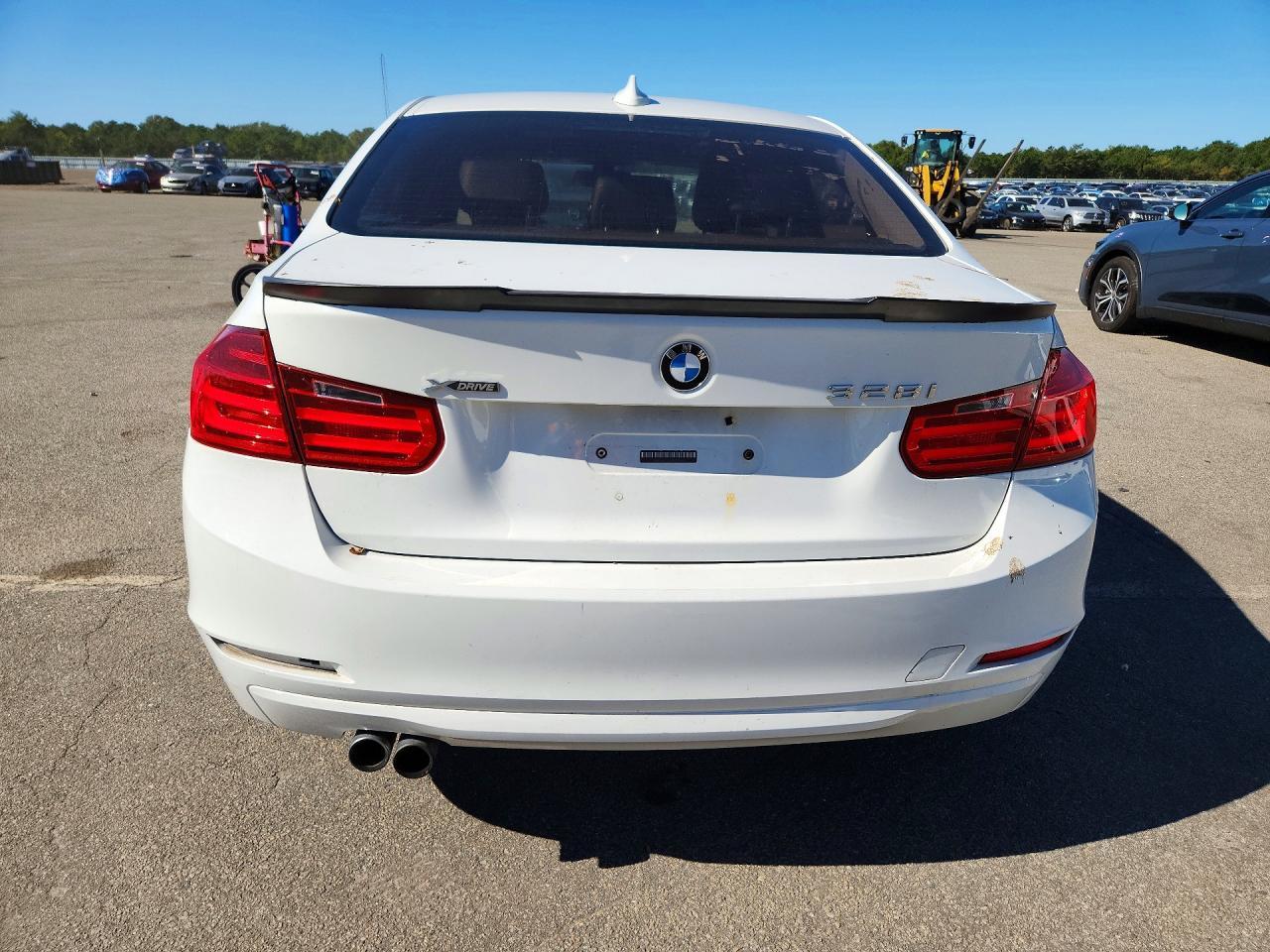 2014 BMW 328 Xi Sulev - Image 6