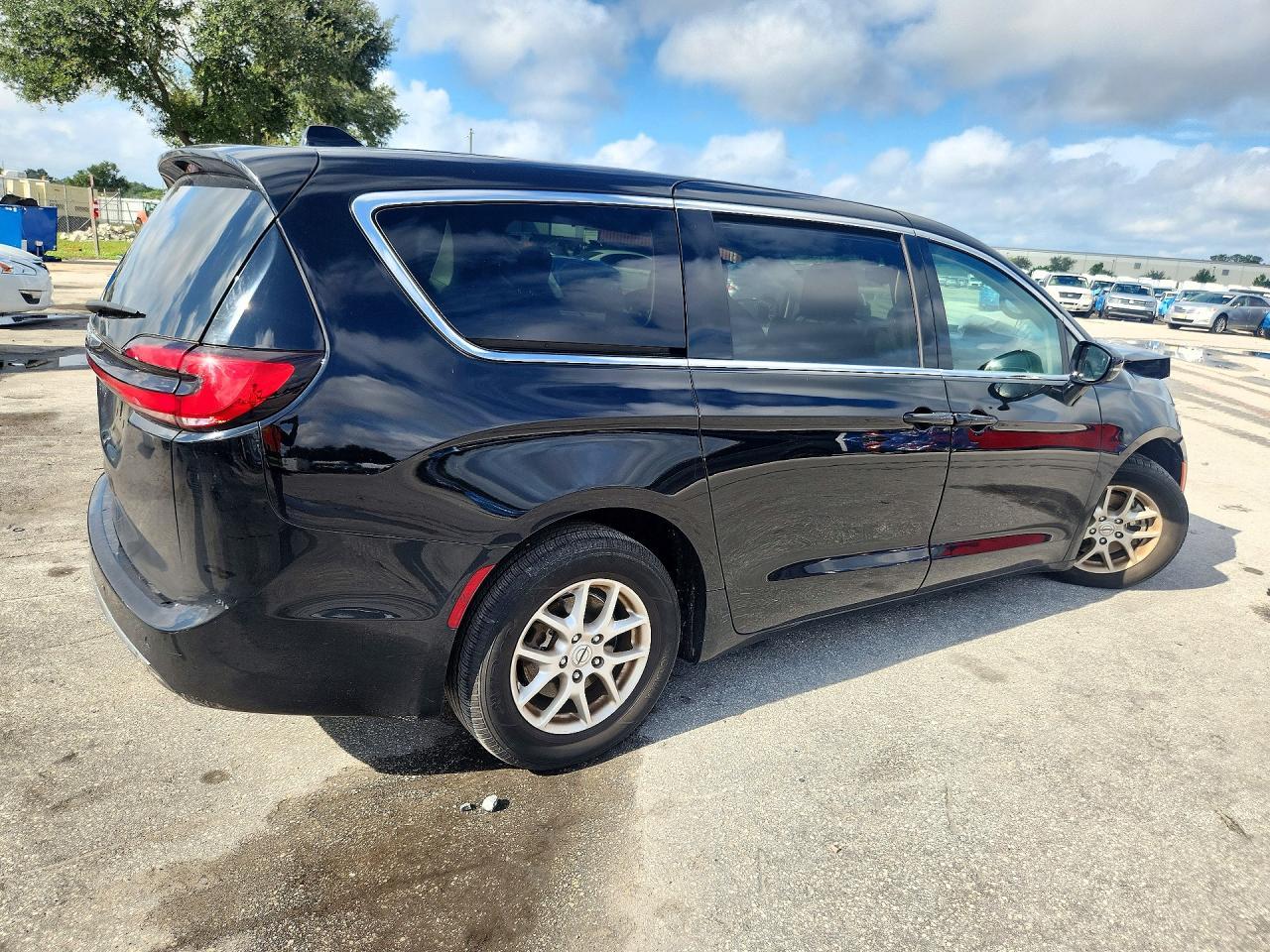 2024 Chrysler Pacifica Touring L - Фото 3