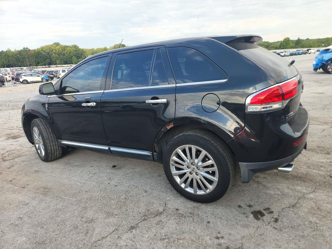 2011 Lincoln Mkx - Image 2