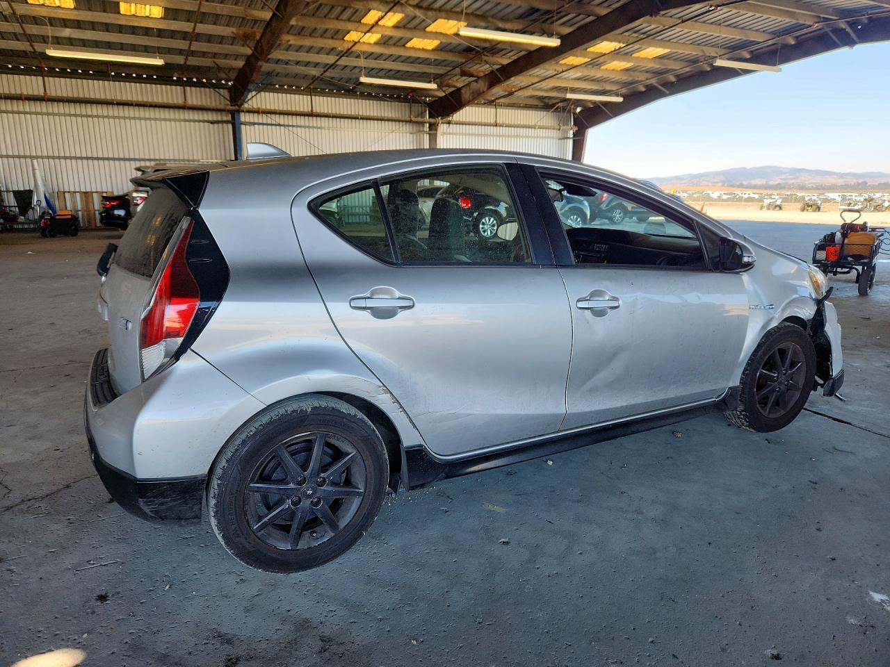 2017 Toyota Prius C One - Фото 3