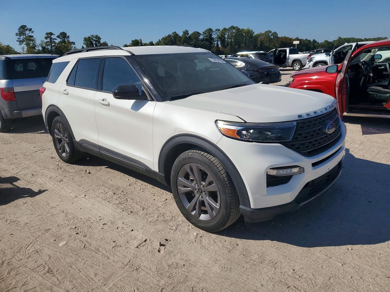 2022 Ford Explorer Xlt - Image 4