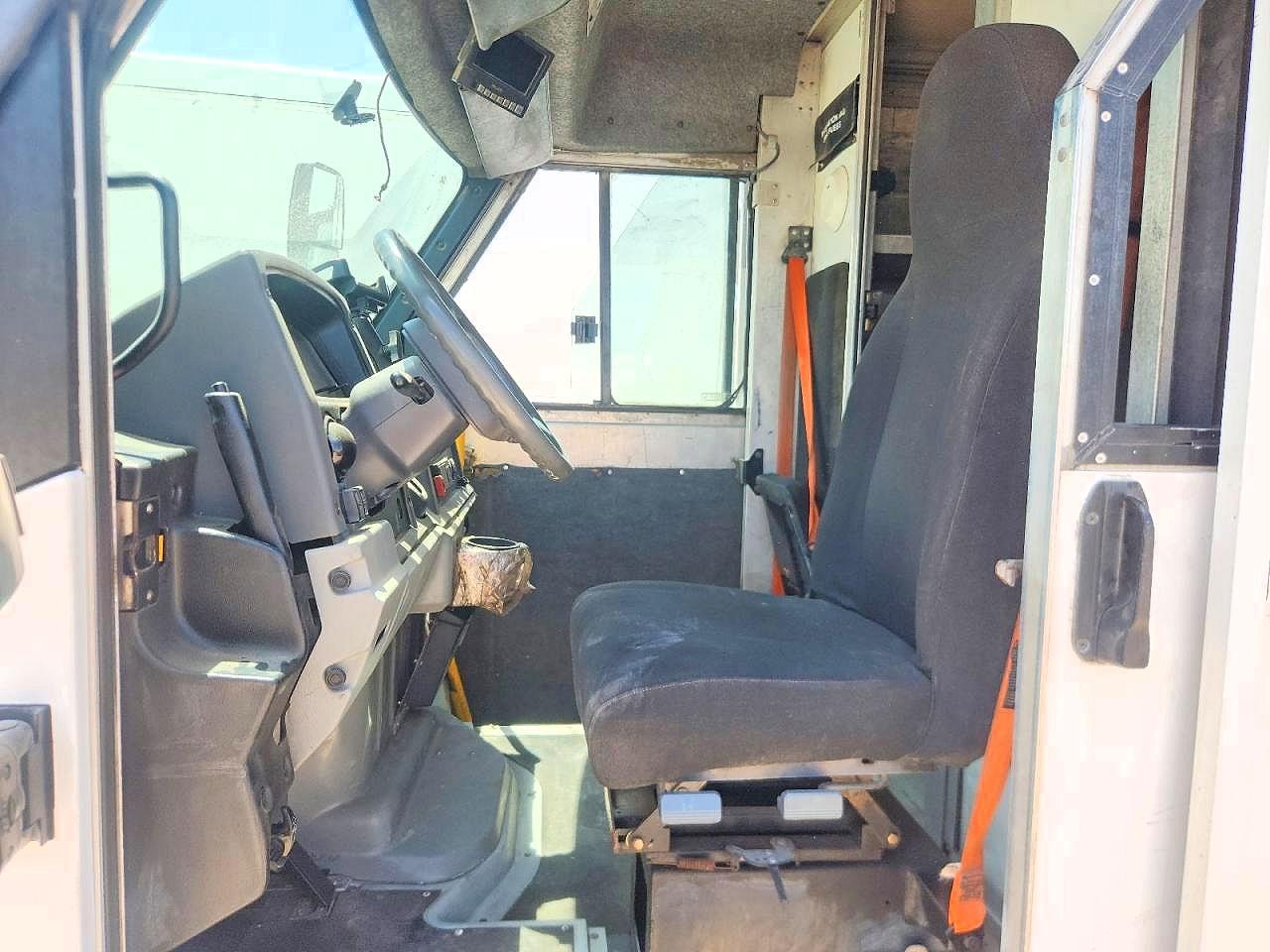 2016 Isuzu Npr - Delivery Van - Фото 7