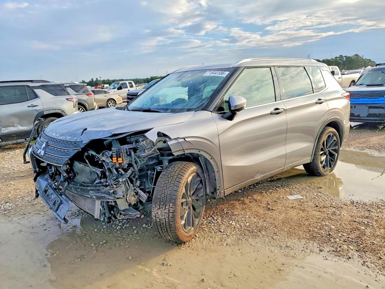 2023 Mitsubishi Outlander Sel