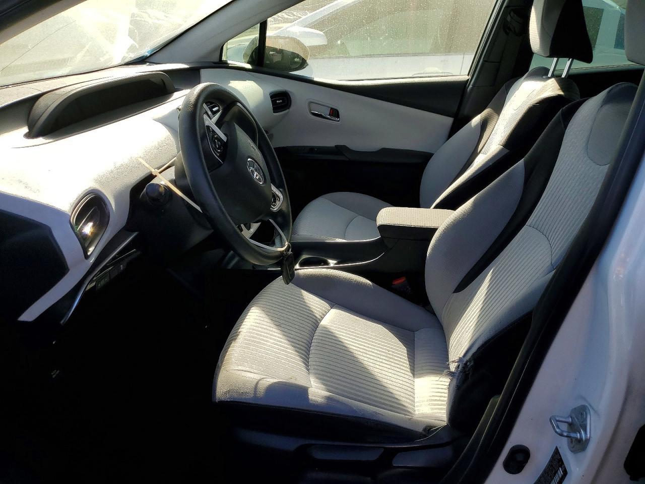 2016 Toyota Prius Two Eco - Фото 7