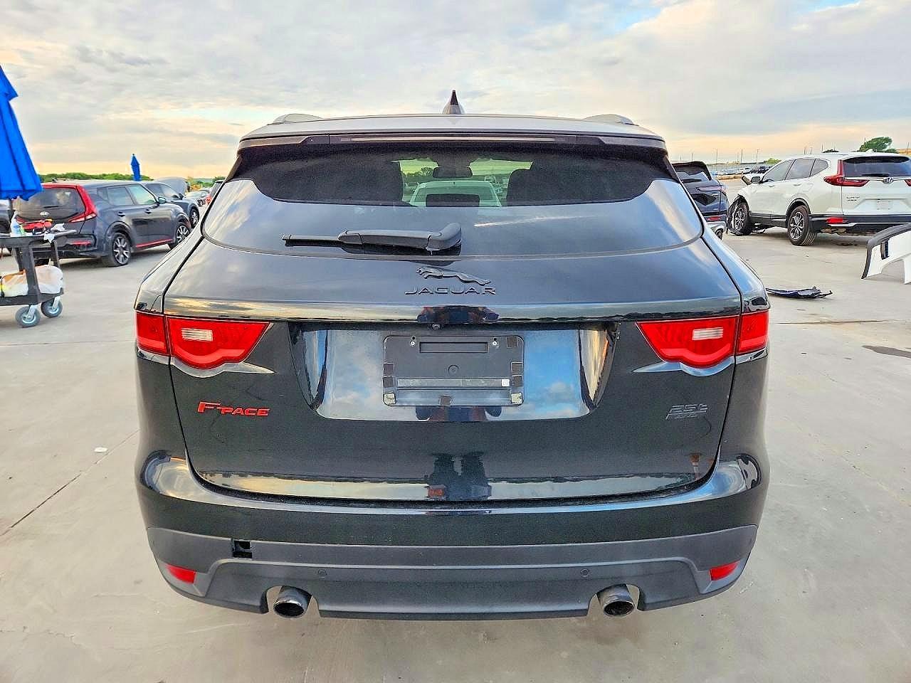 2018 Jaguar F-Pace Premium - Image 6