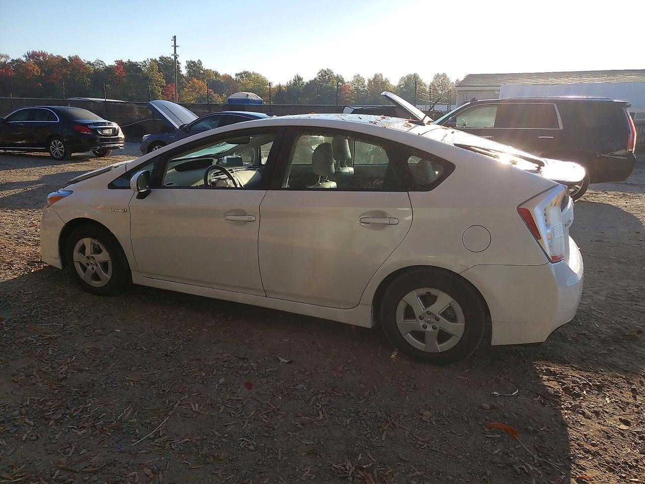 2010 Toyota Prius Iv - Image 2