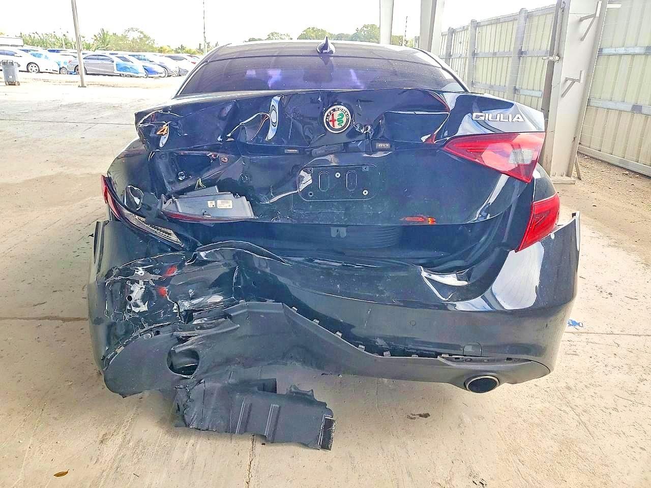 2018 Alfa Romeo Giulia - Image 6