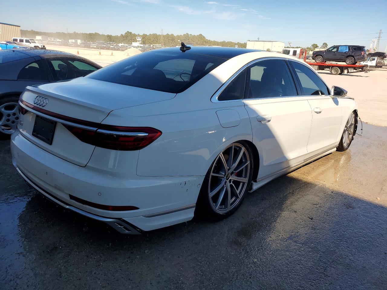 2023 Audi S8 - Фото 3