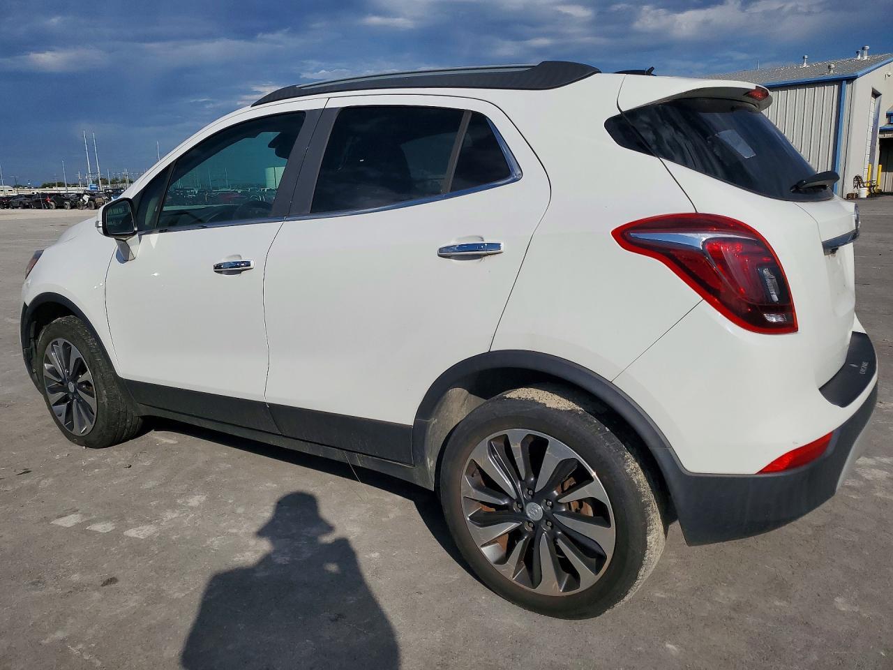 2020 Buick Encore Essence - Image 2