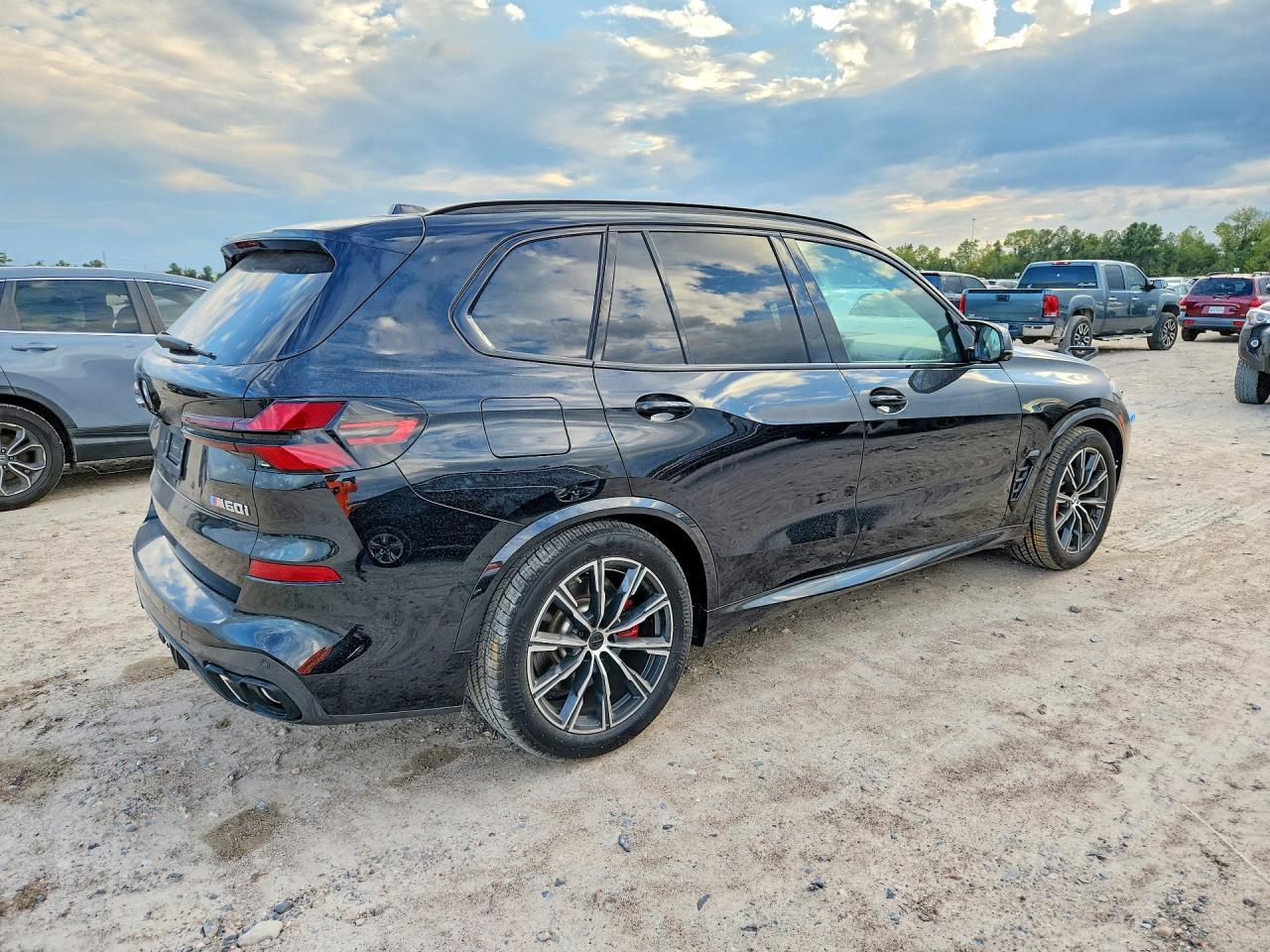 2026 BMW X5 M60I - Фото 3