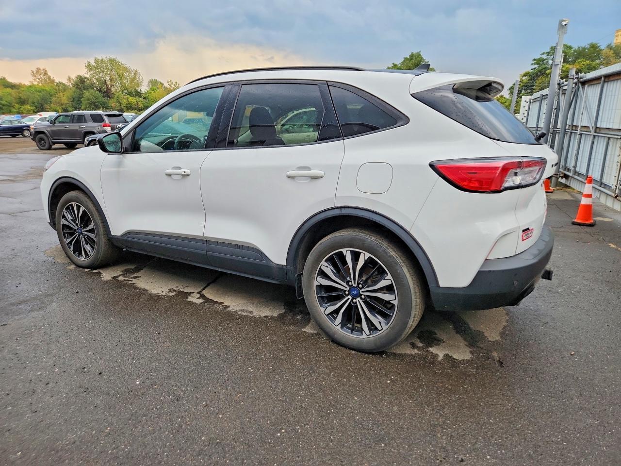 2022 Ford Escape Sel - Image 2