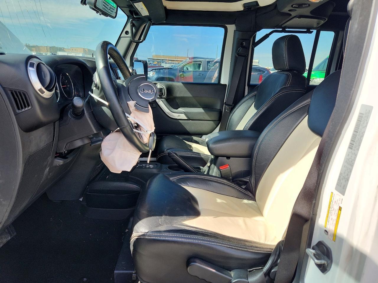 2017 Jeep Wrangler Unlimited Sahara - Image 7
