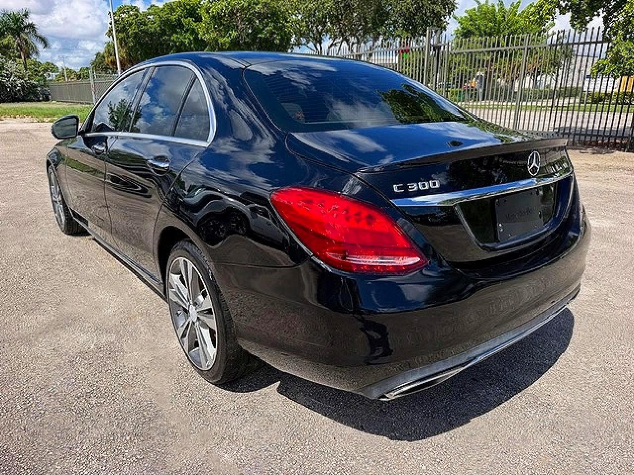 2016 Mercedes-Benz C 300 - Фото 2