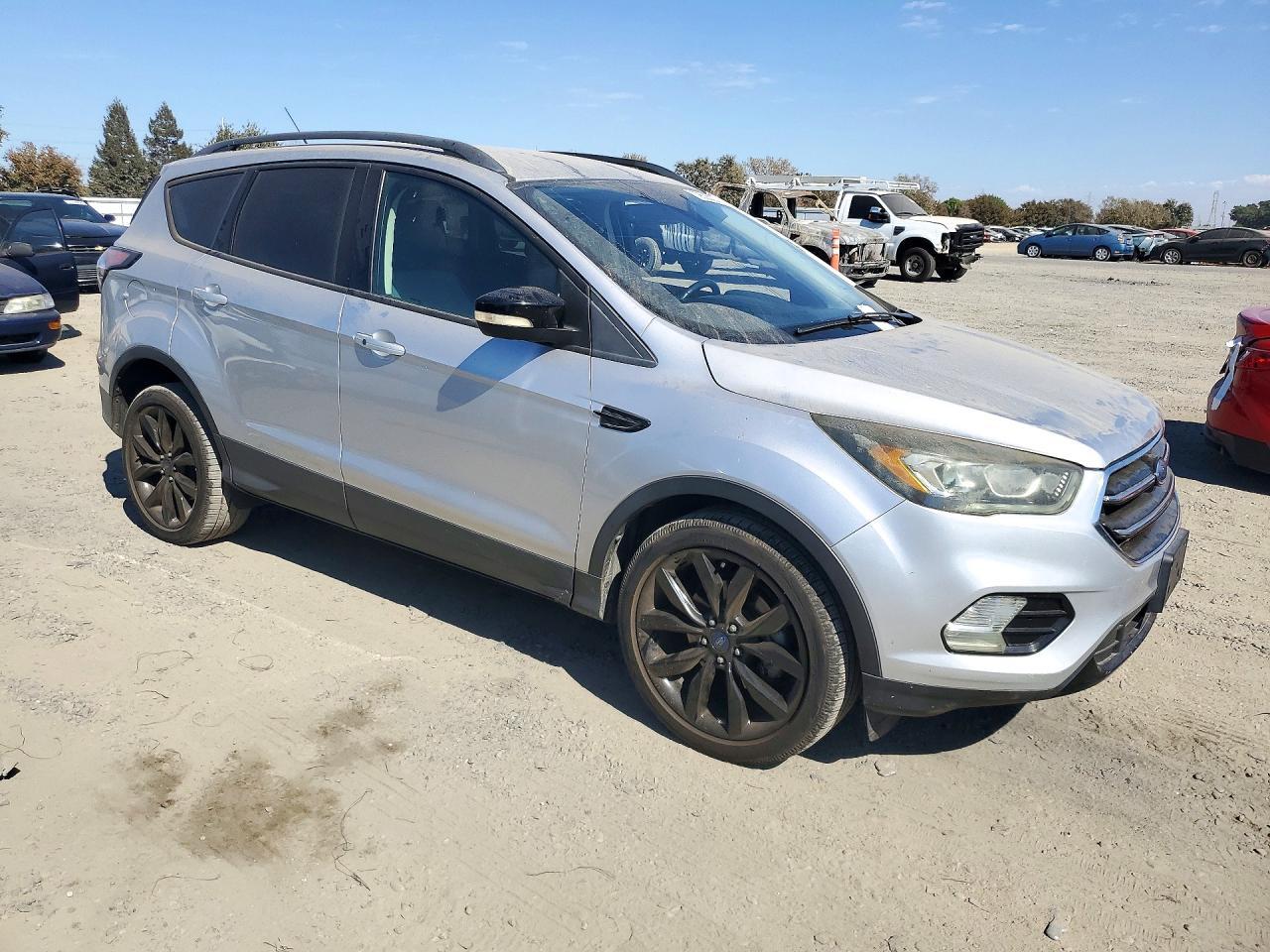 2017 Ford Escape Titanium - Image 4