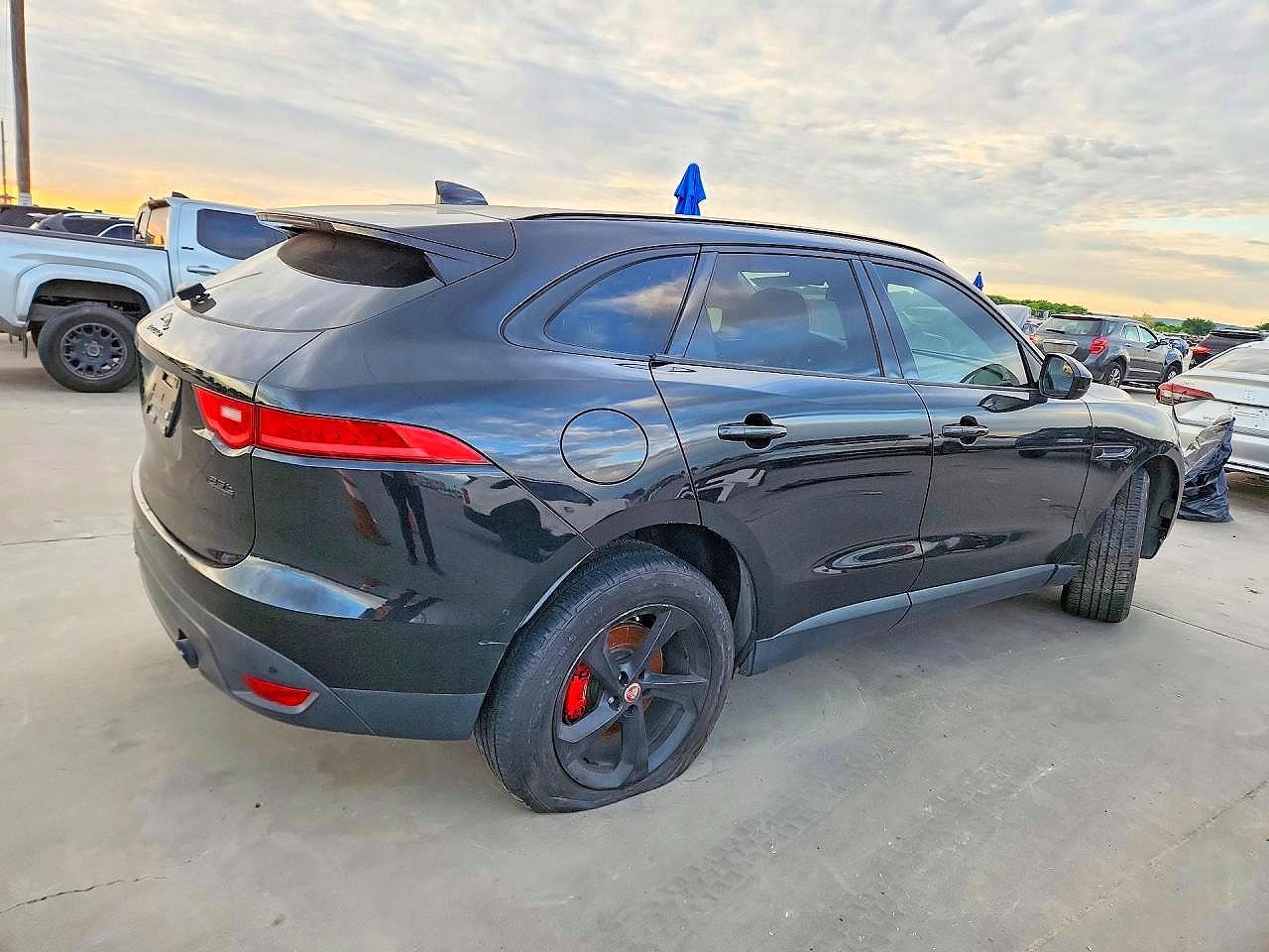 2018 Jaguar F-Pace Premium - Image 3