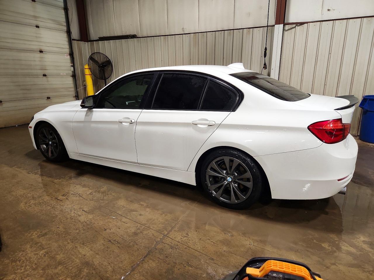 2015 BMW 320 I - Фото 2