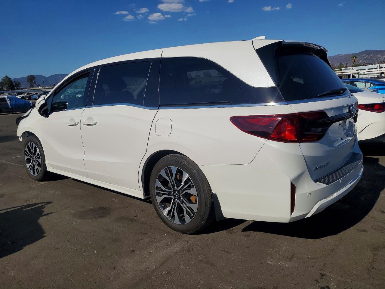 2026 Honda Odyssey Elite - Image 2