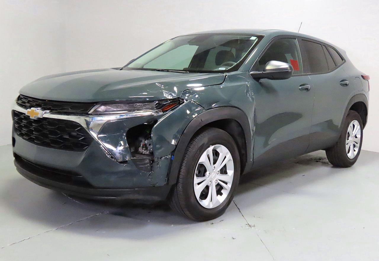 2025 Chevrolet Trax Ls - Фото 2