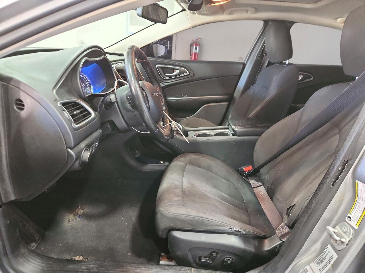 2015 Chrysler 200 Limited - Фото 7